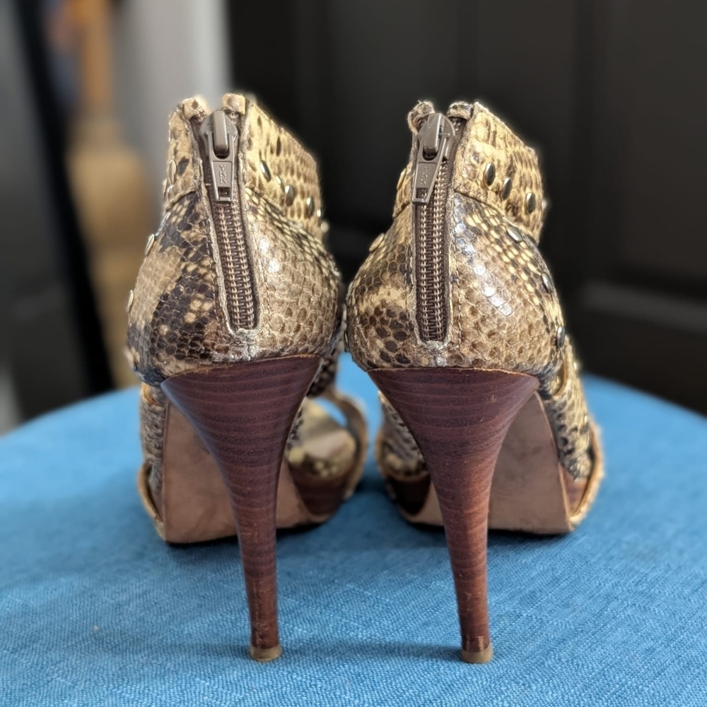 Stuart Weitzman Women's Airforce Snakeskin Heels size 7 1/5 - Picture 9 of 10